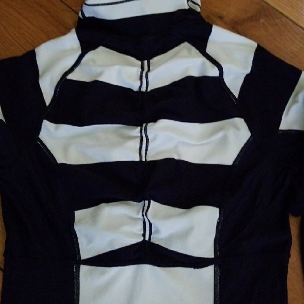 Lululemon womens  Half Zip - Picture 5 of 6